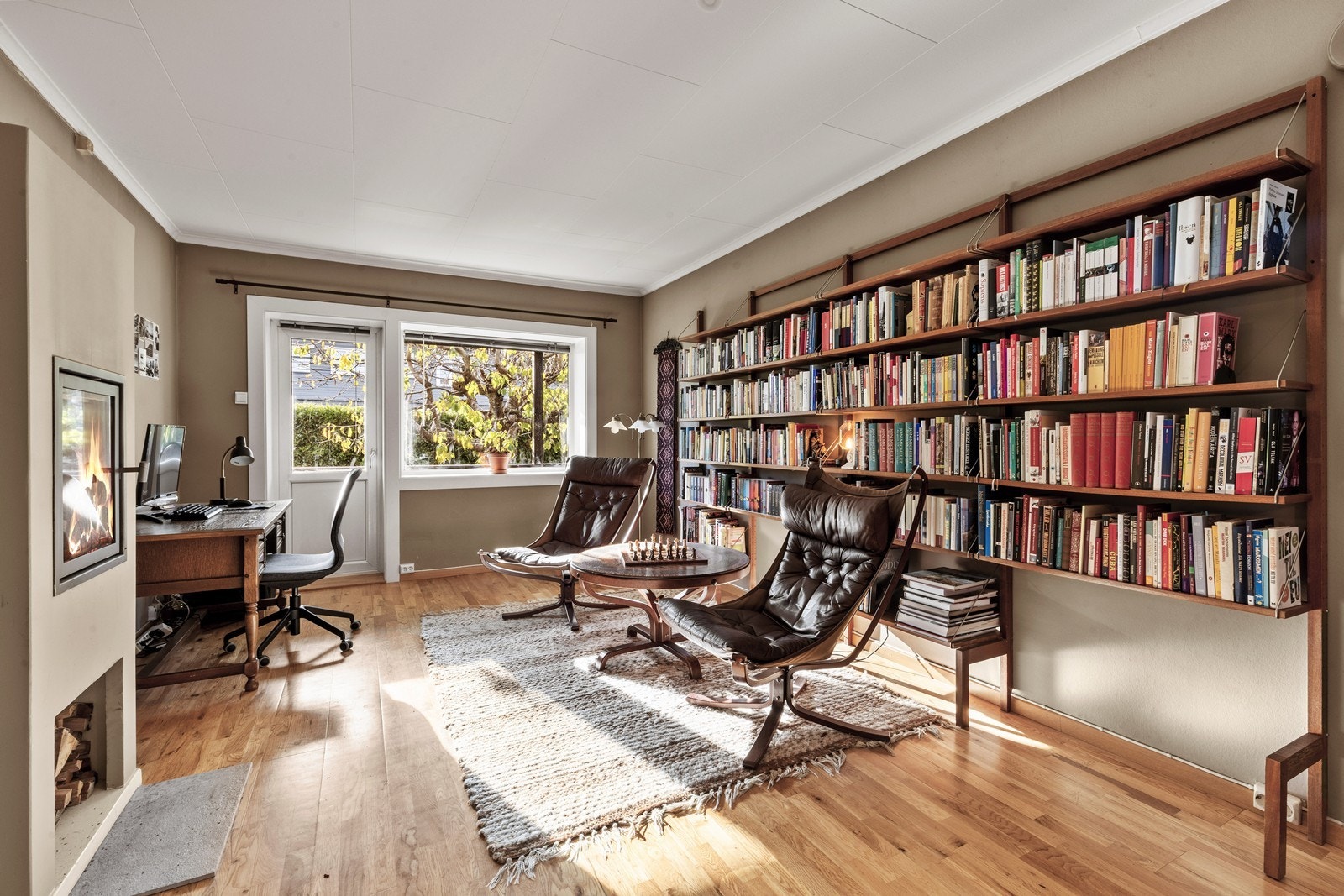 Fra stuen er det utgang til den flotten uteplassen Galleribilde