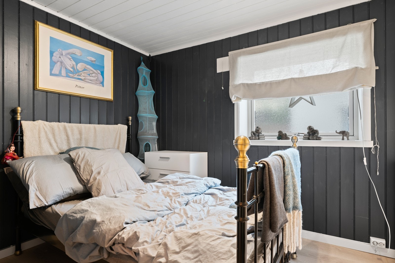 Soverom med plass til dobbeltseng Galleribilde