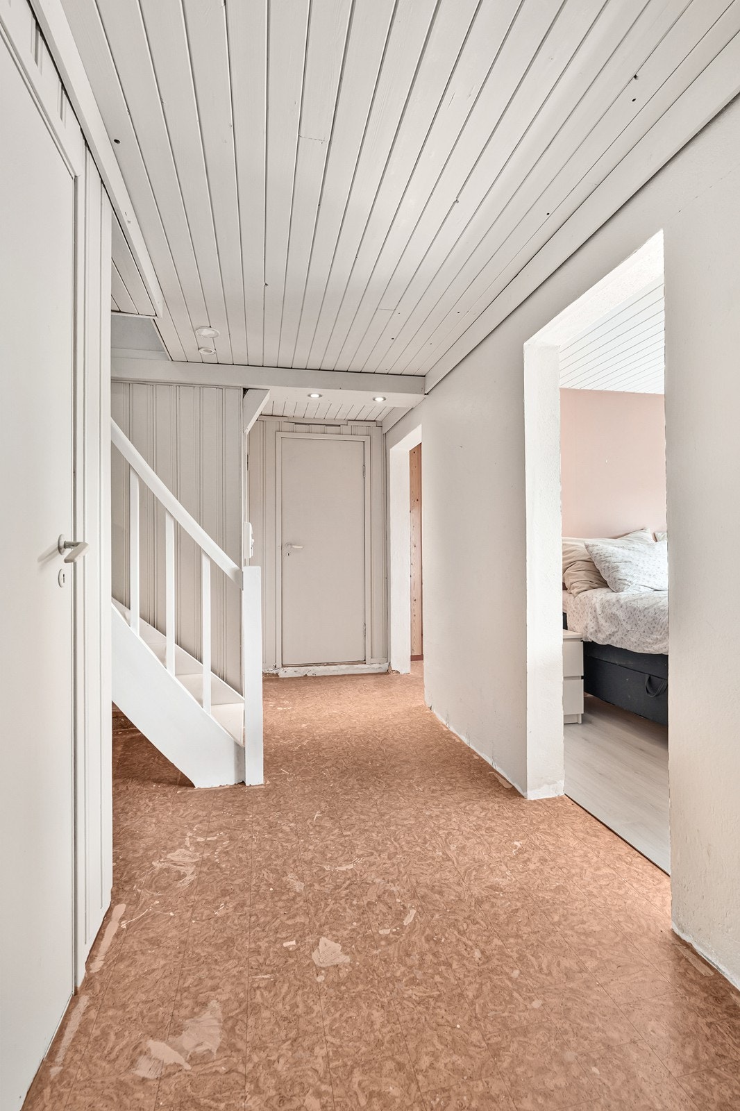 Fra gang er det trapp opp til hovedetasjen Galleribilde