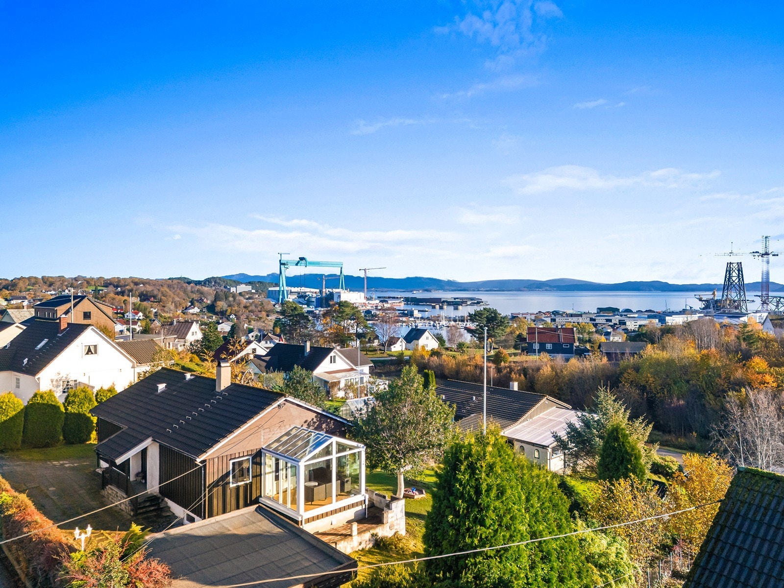 Boligen har en attraktiv beliggenhet i et populært og barnevennlig boligområde med gode solforhold. Galleribilde