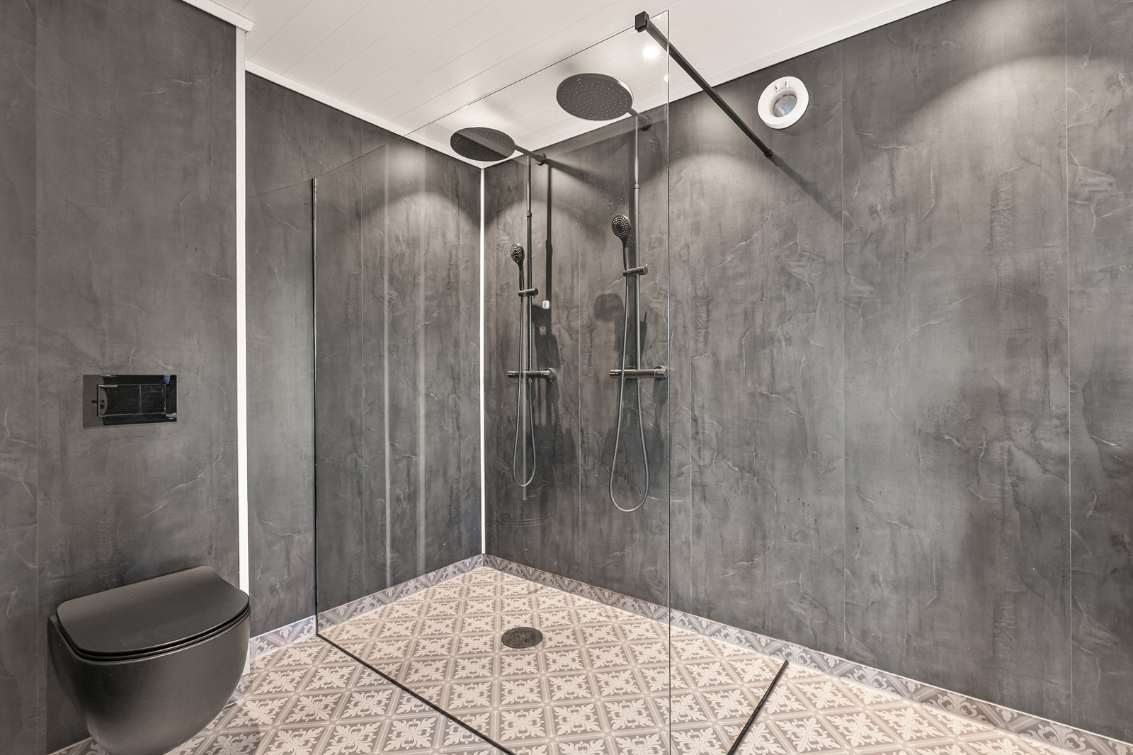 Badet ble utvidet og modernisert i 2021, og fremstår som romslig og funksjonelt Galleribilde