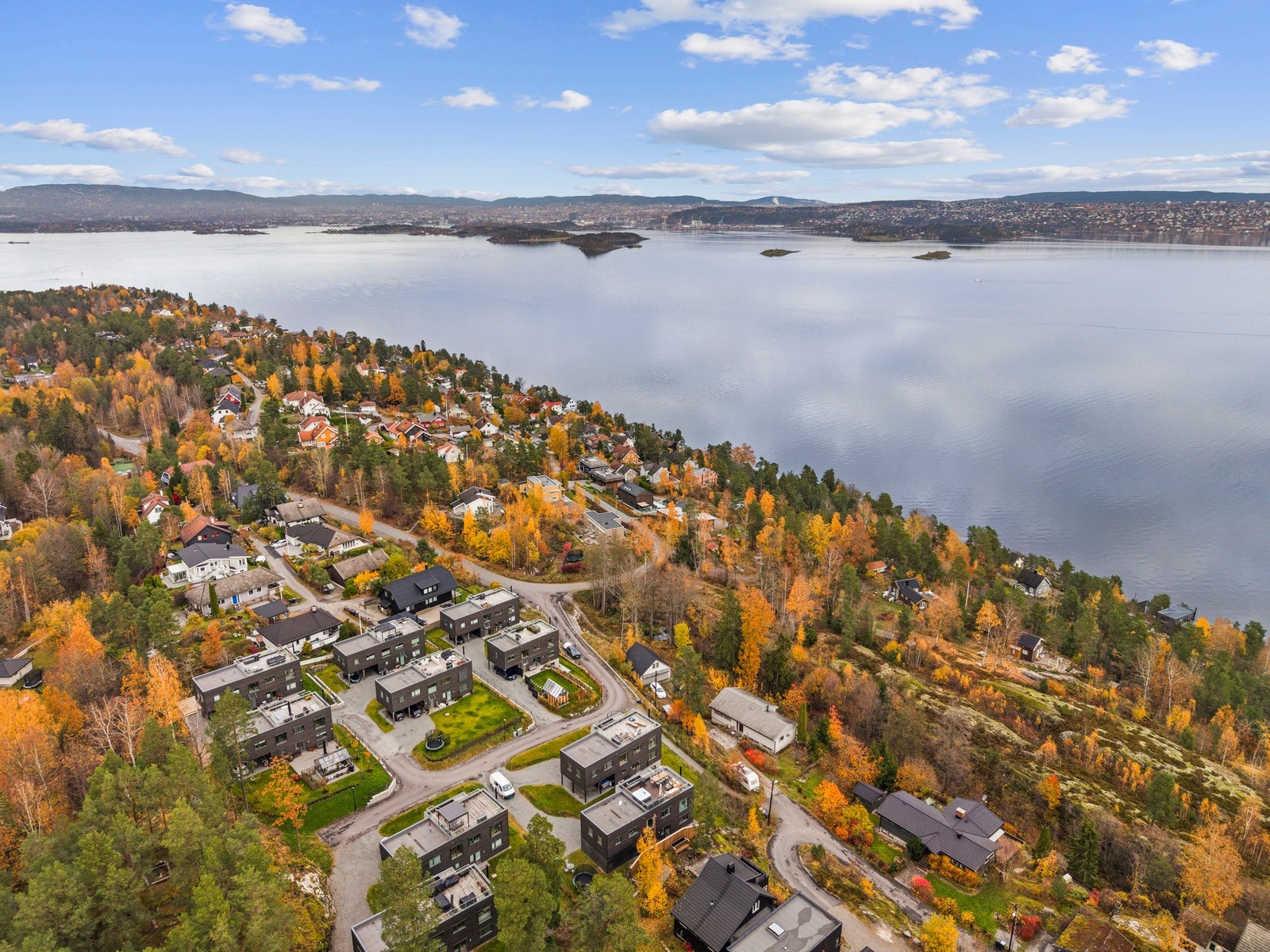 Attraktiv, sjønær beliggenhet på Hellvik. Galleribilde