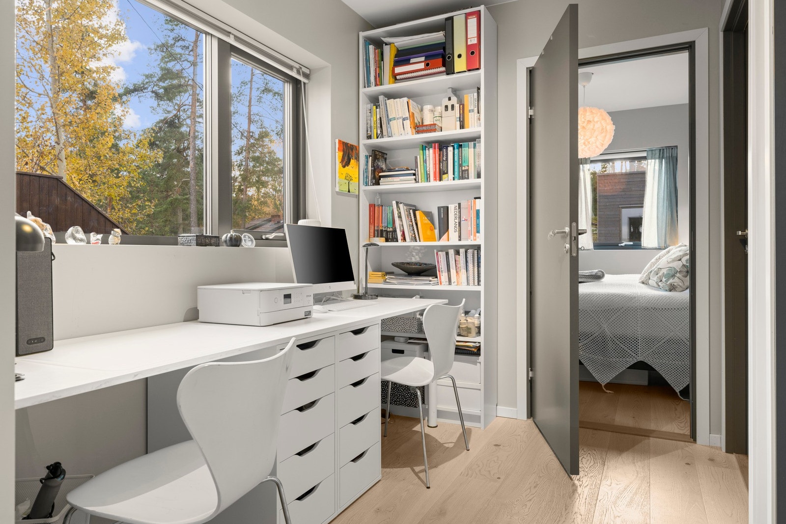 Mulighet for hjemmekontor. Galleribilde