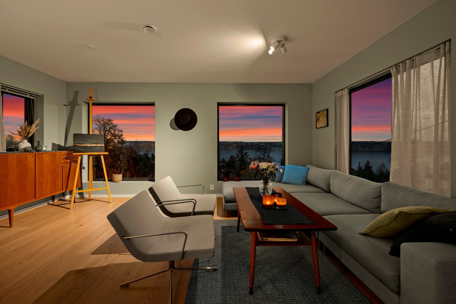 Enenbolig fra 2023 som holder en gjennomgående og høy standard. Galleribilde