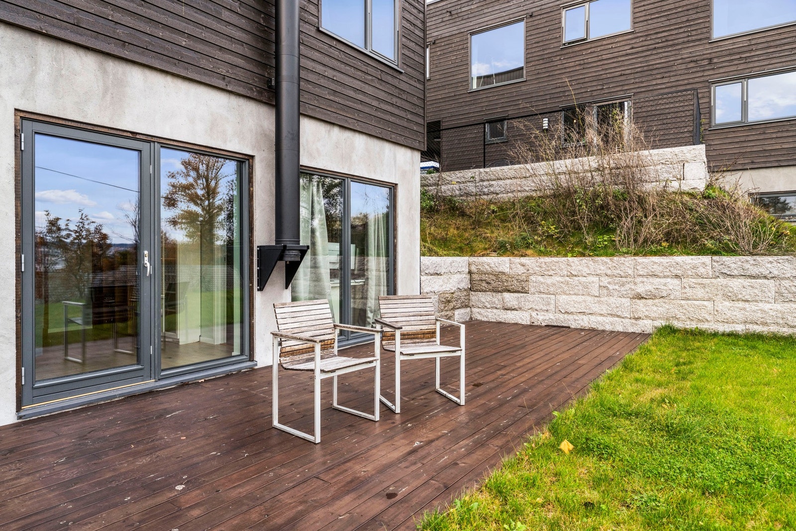 Hyggelig beliggenhet med flott utsikt og gode uteplasser. Galleribilde