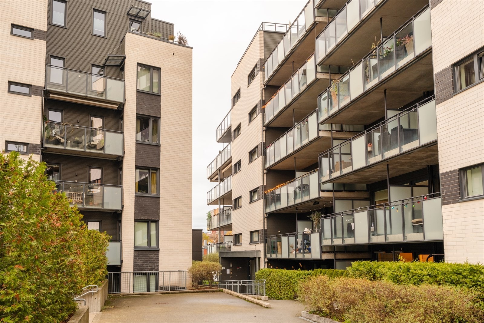 Sameiet består av 216 seksjoner, hvorav 213 leiligheter, 1 næringsseksjon og 2 garasjeseksjoner. Galleribilde