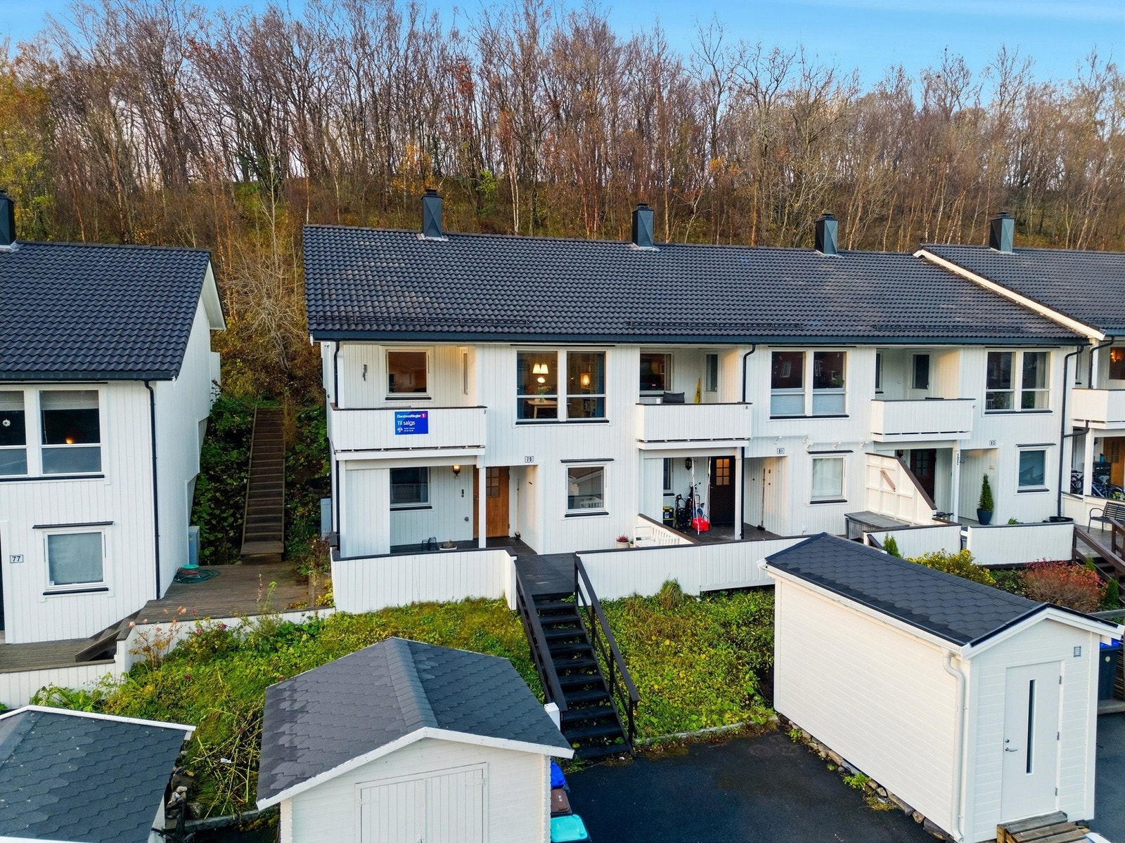 Boligen ligger fint til på enden av rekken Galleribilde