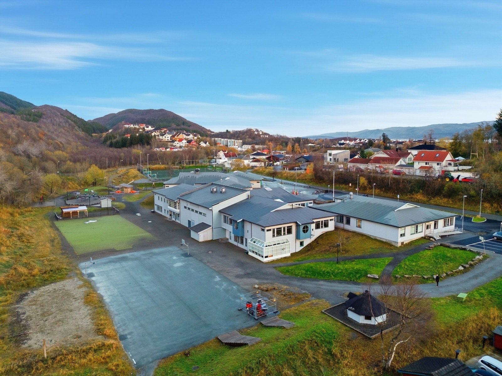 Grønnåsen Skole i direkte nærhet Galleribilde