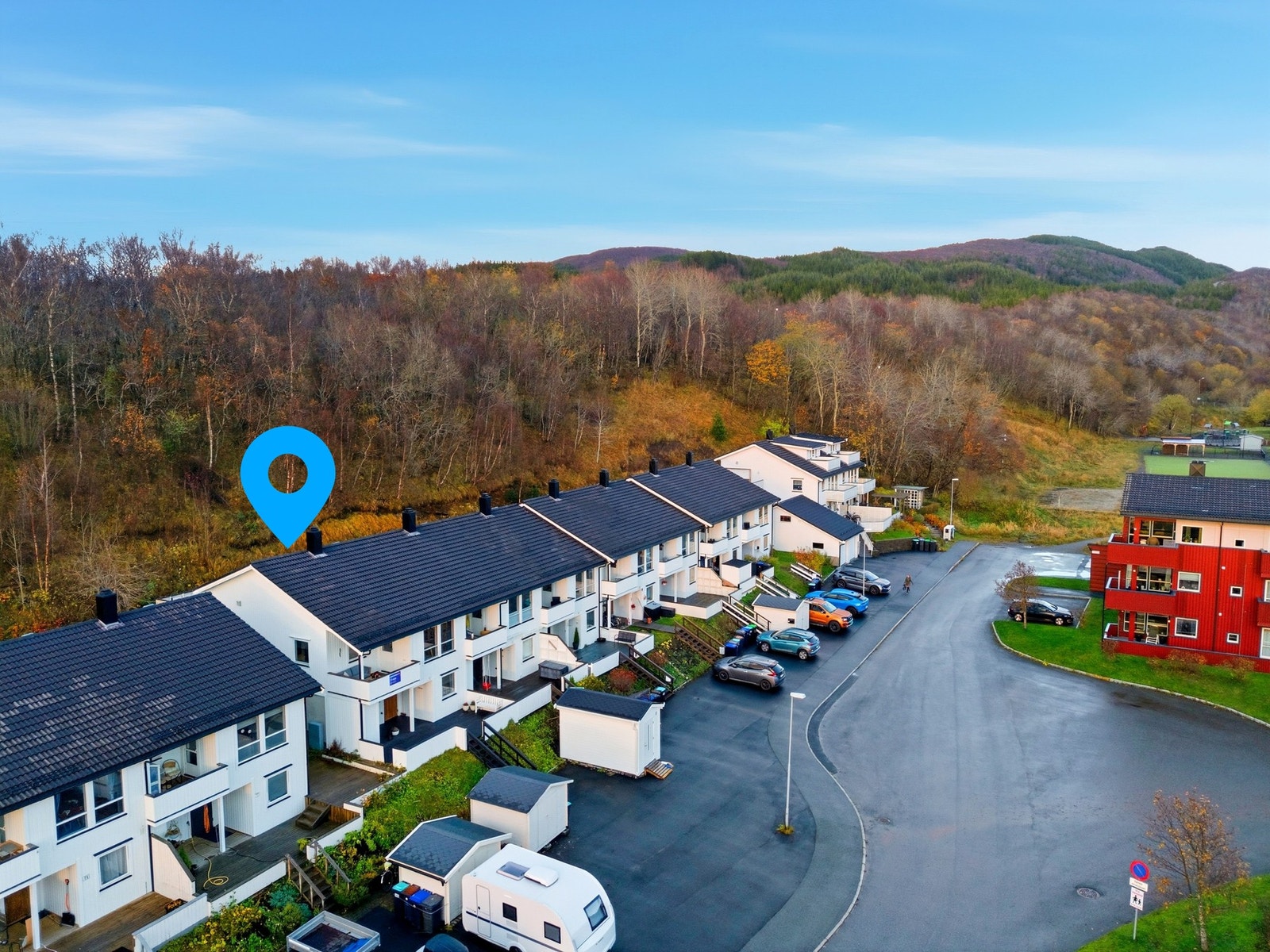 Velkommen til en hyggelig visning - ta kontakt med eiendomsmegler Runar Sveum på tlf 99261905 eller rs@em1nn.no dersom du ønsker privatvisning! Galleribilde