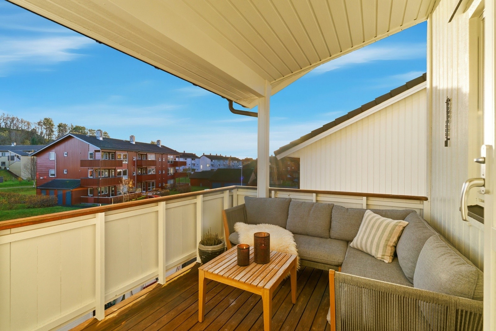 Takoverbygget altan med gode lys- og solforhold Galleribilde