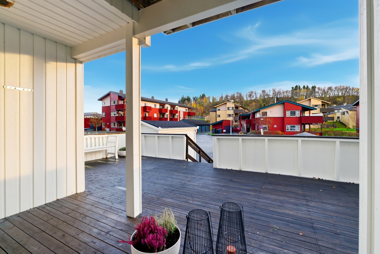 Inngangsparti med gode lys- og solforhold Galleribilde