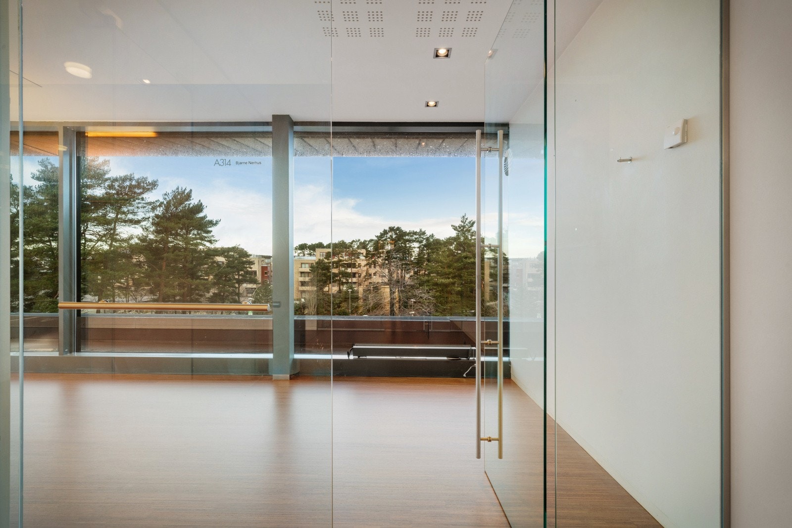 Lokalene er godt vedlikeholdt og kan overtas "slik de er" eller tilpasses for nye leietakere. Galleribilde