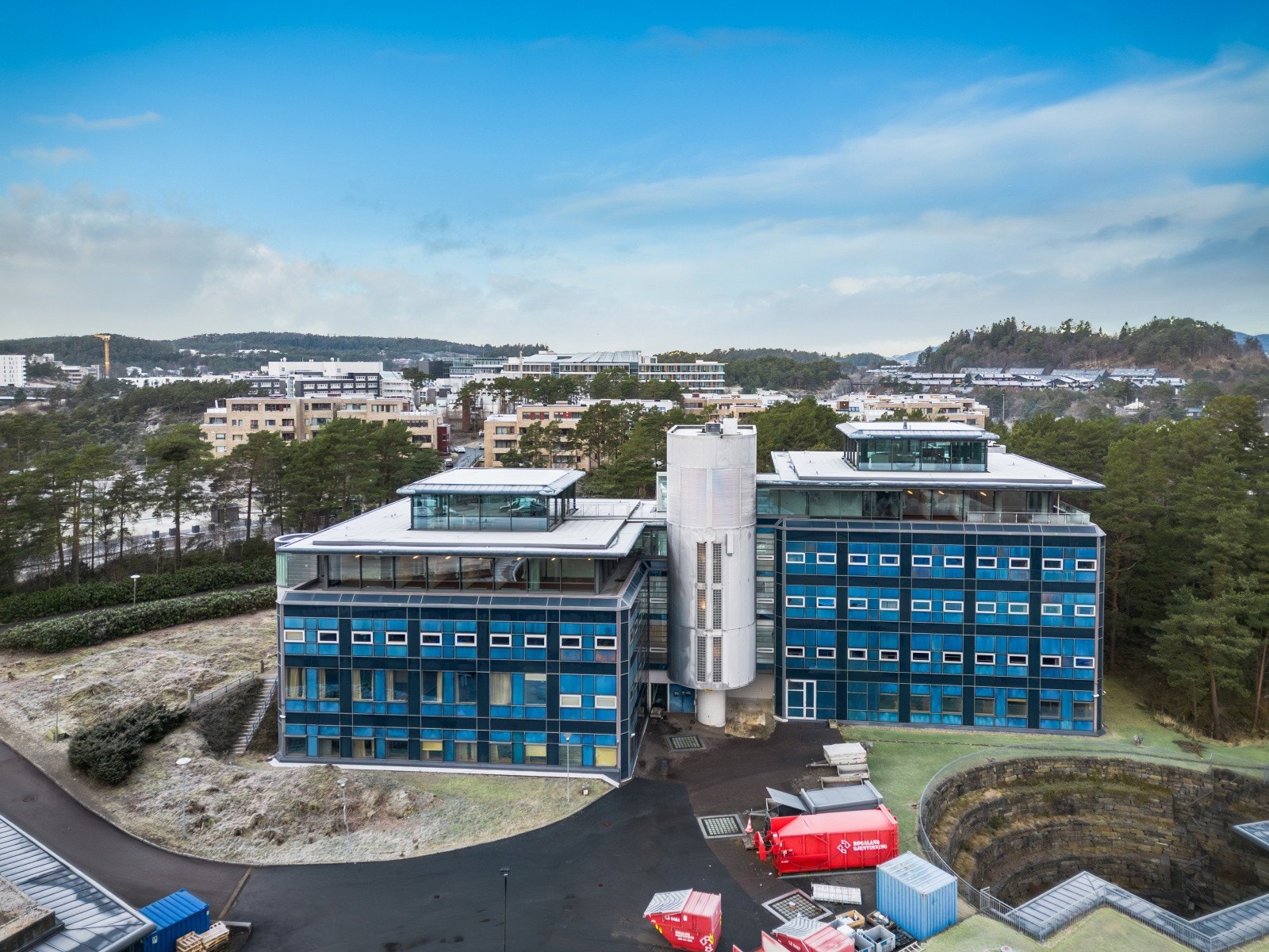 Med en total arealramme på opptil 6 200 m² og mulighet for å leie per etasje (ca. 1 200 m²) eller mindre seksjoner, er dette et perfekt valg for både etablerte selskaper og vekstbedrifter. Galleribilde