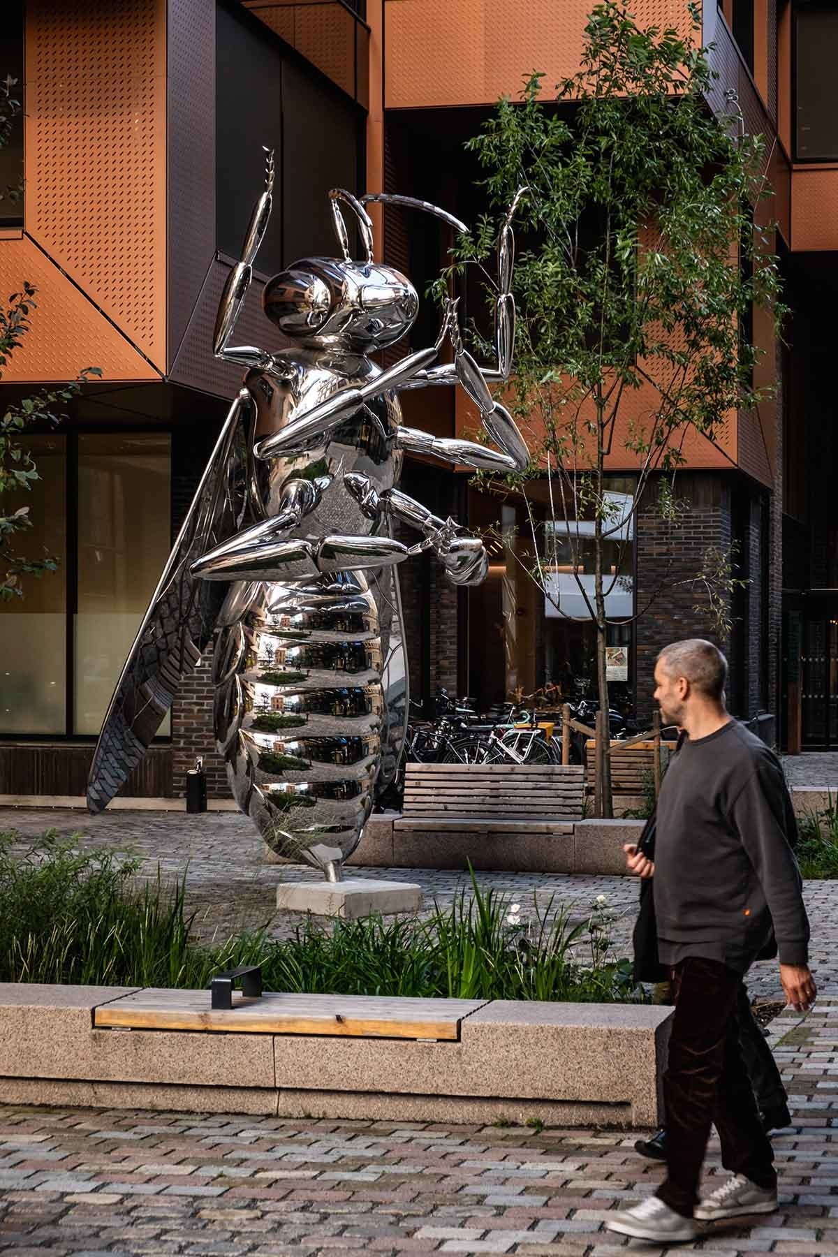 Kunstinstallasjonen Bien i Urtekvartalet symboliserer vekst og samarbeid Galleribilde