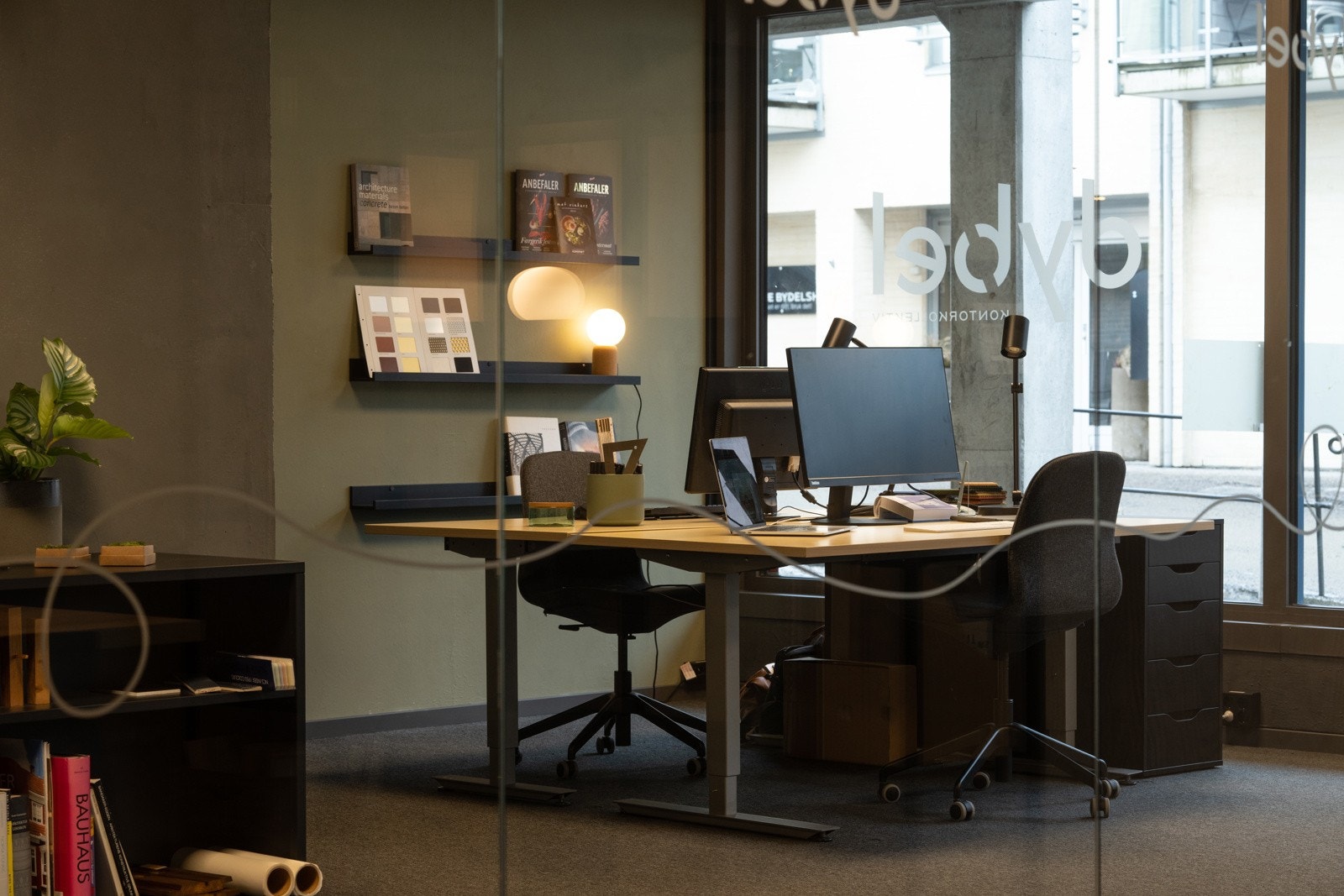 Attraktivt kontorlokale med stort møterom og potensiale for 8 kontorplasser Galleribilde