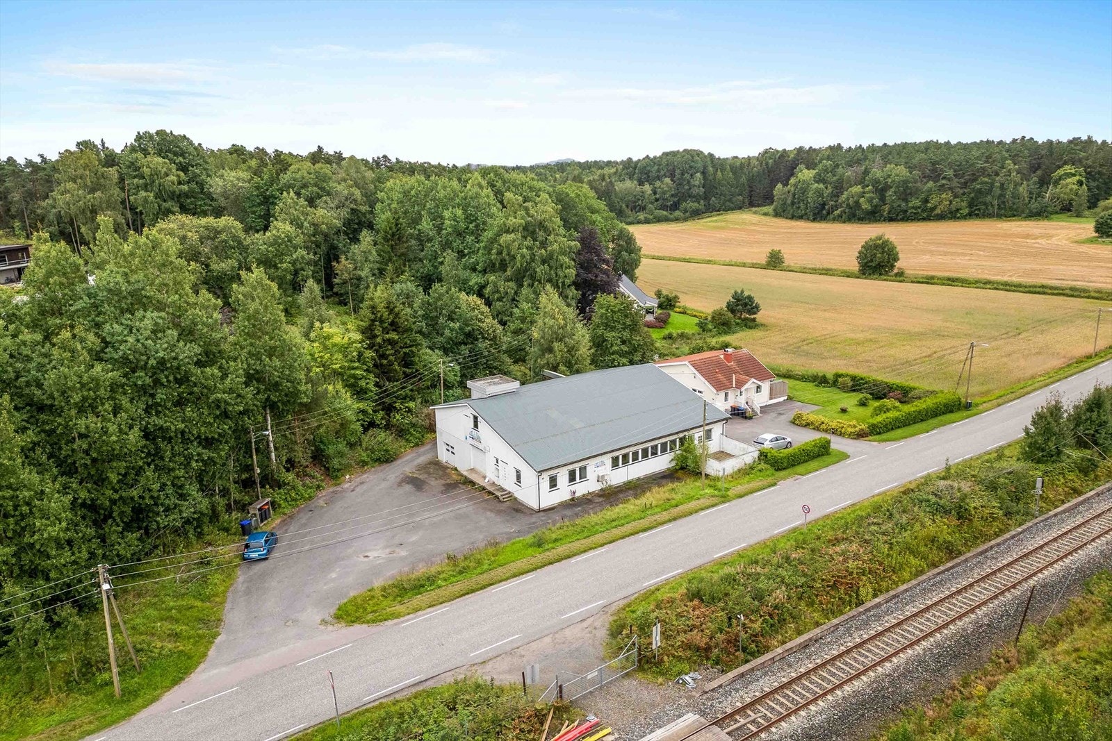 002.jpg Galleribilde