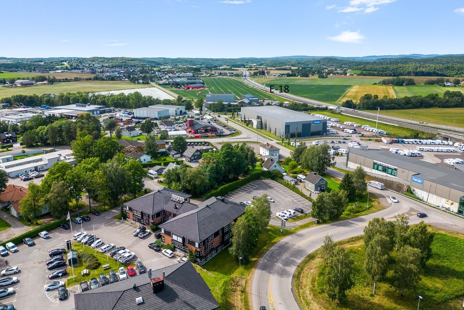 Kort avstand til E-18 Galleribilde