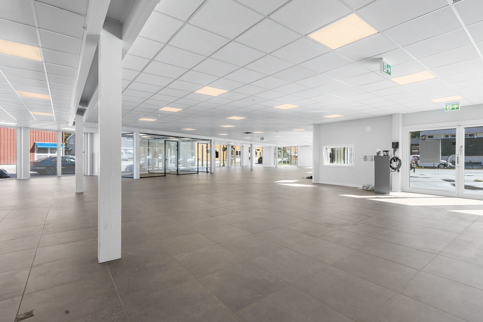 Flotte nye renoverte butikk/utstillingslokaler. Galleribilde