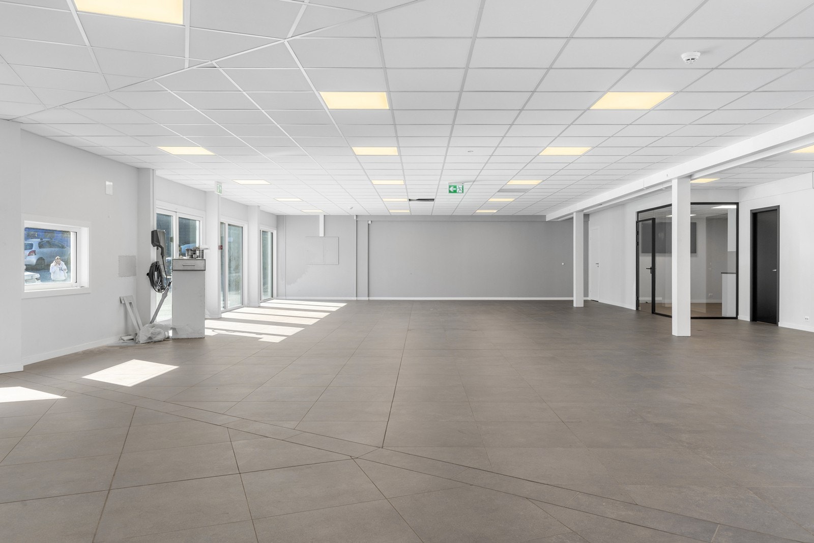 Flotte nye renoverte butikk/utstillingslokaler. Galleribilde