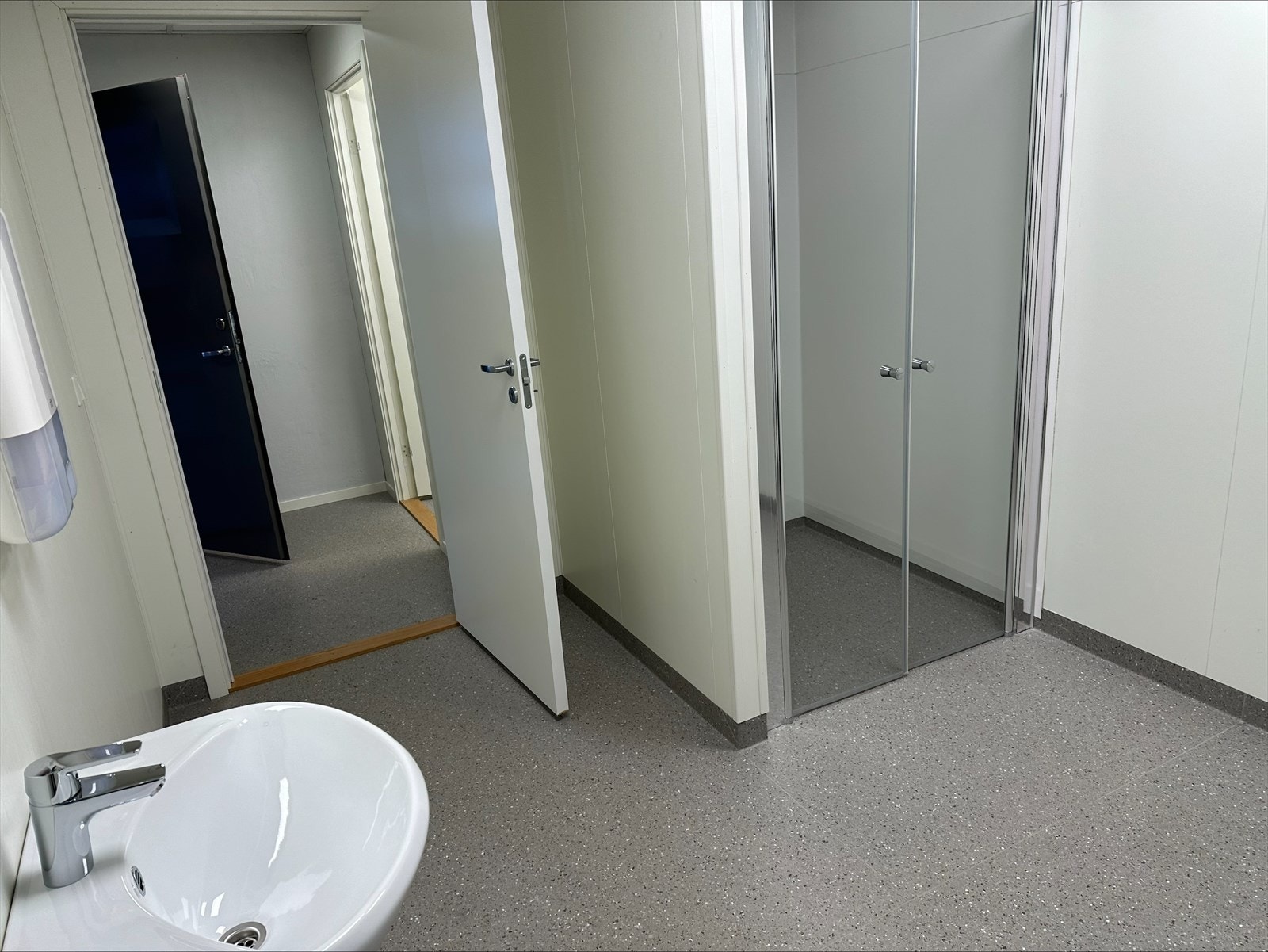 Wc med dusj. Galleribilde