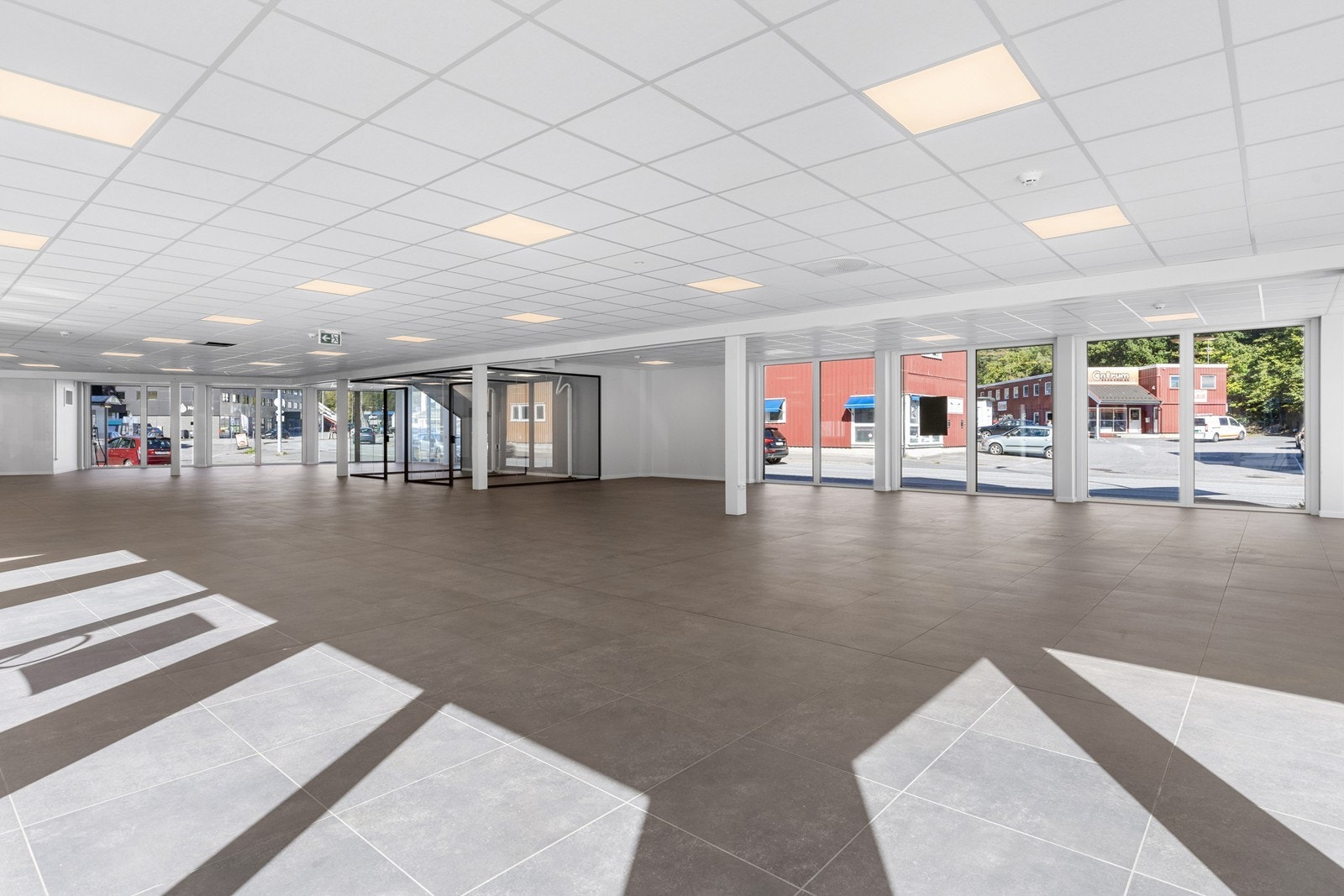 Flotte nye renoverte butikk/utstillingslokaler. Galleribilde