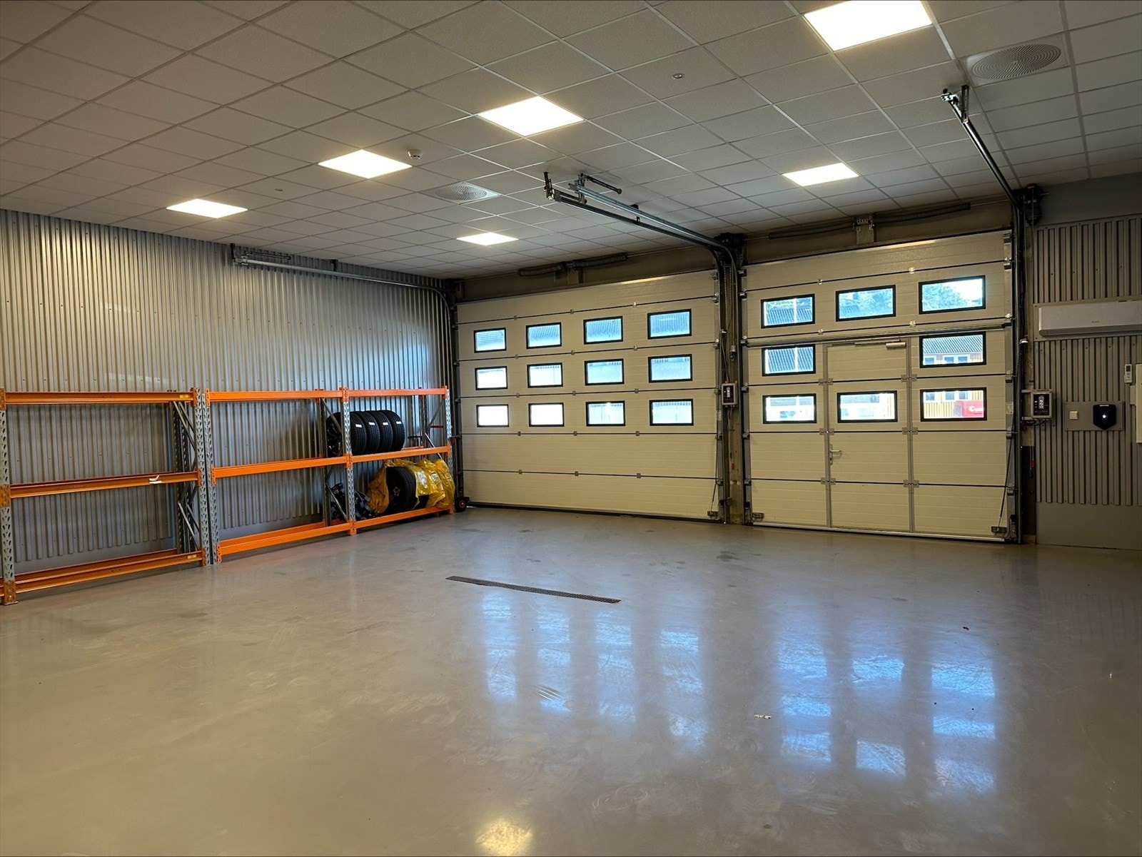 Verksted med kjøreport. Galleribilde