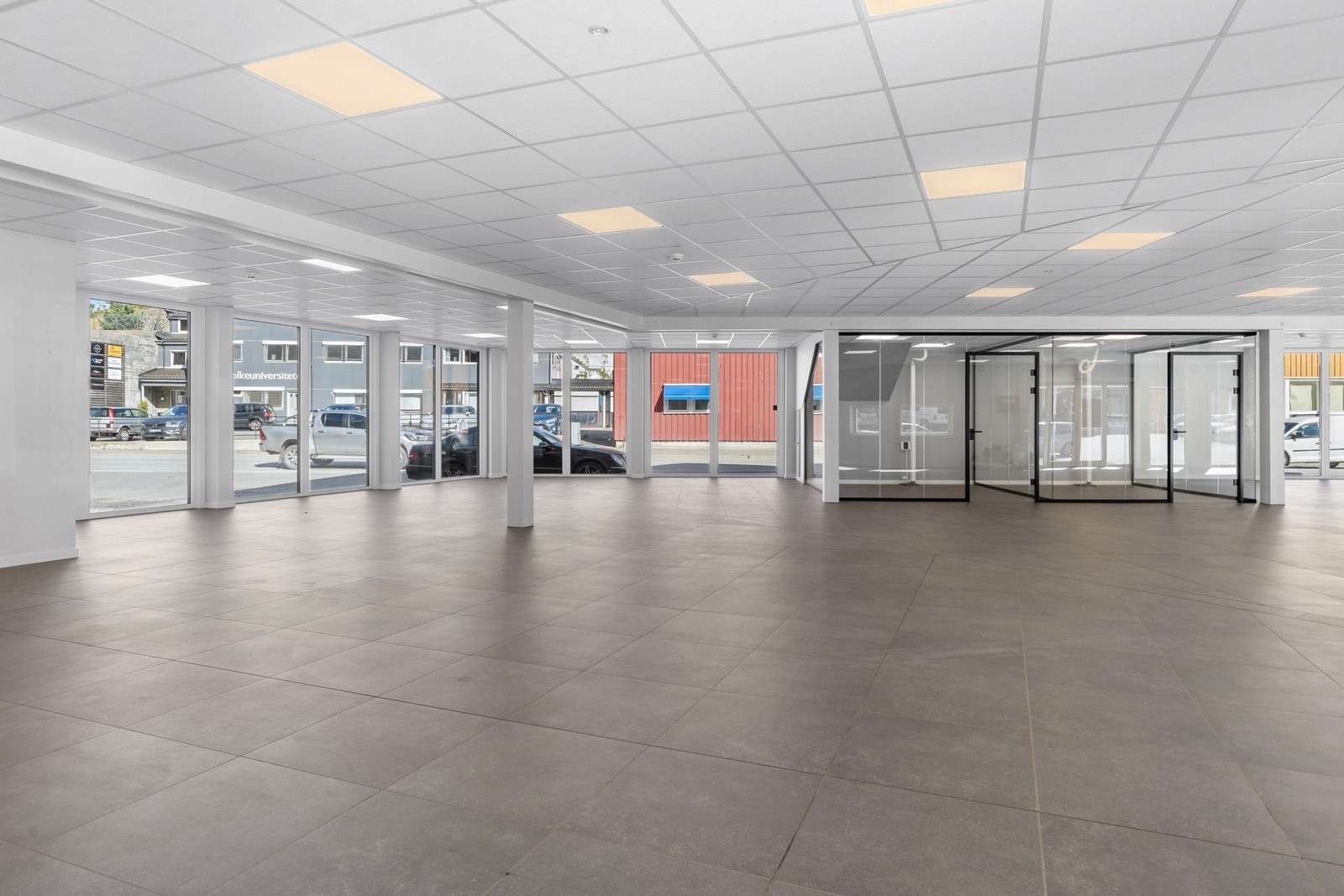 Flotte nye renoverte butikk/utstillingslokaler. Galleribilde