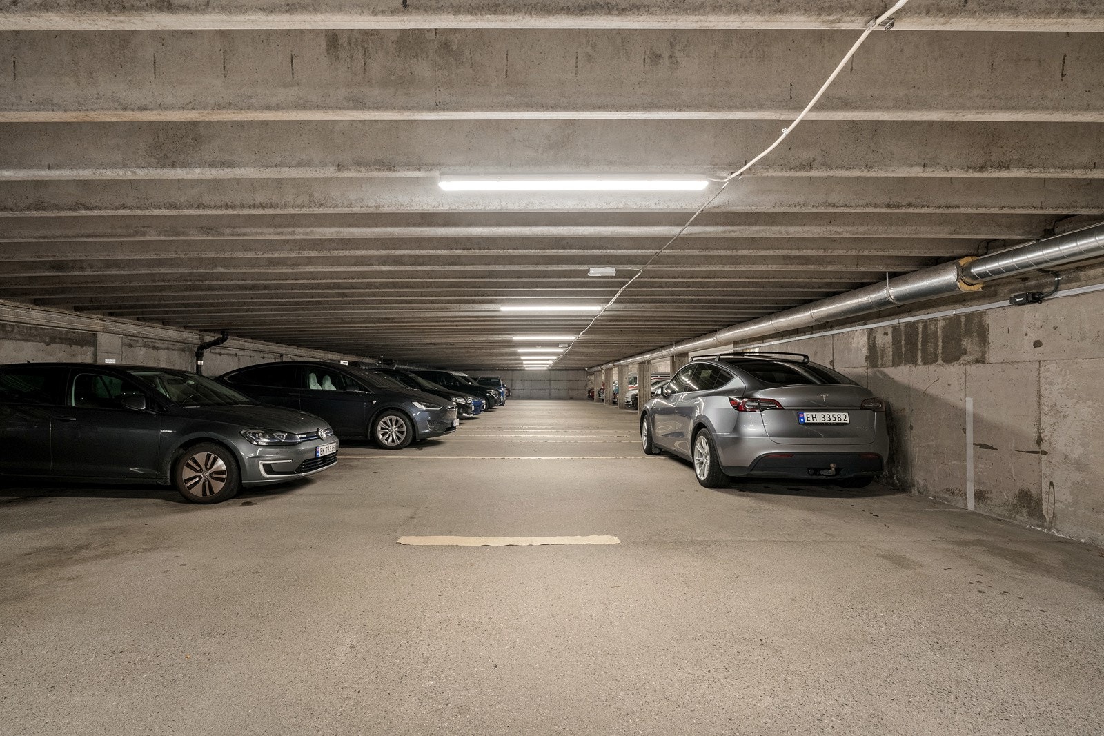 Det er mulighet for å leie garasjeplasser i byggets parkeringskjeller ved behov. Galleribilde