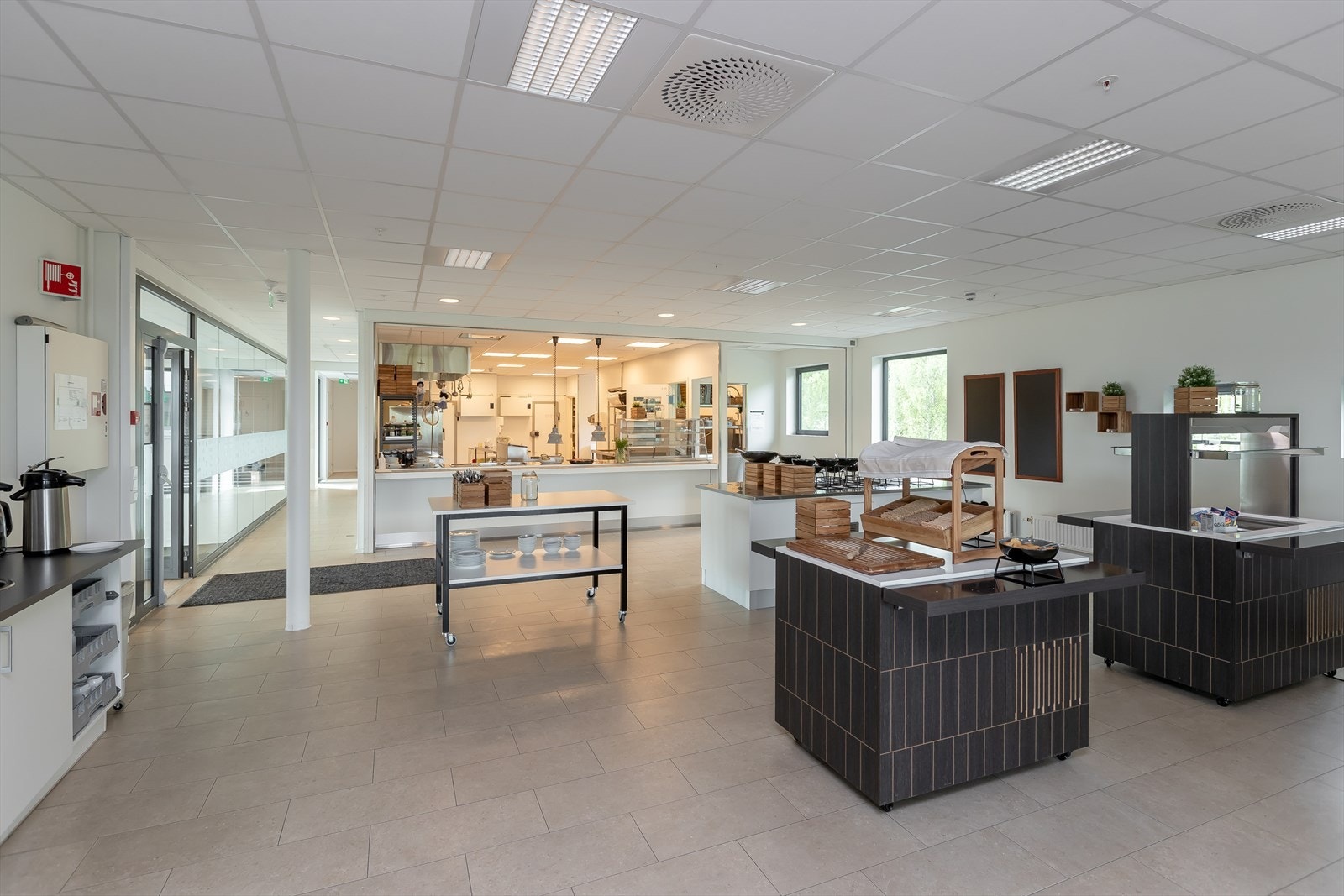 Eiendommen har egen felles kantine med tilgang til stor takterrasse Galleribilde