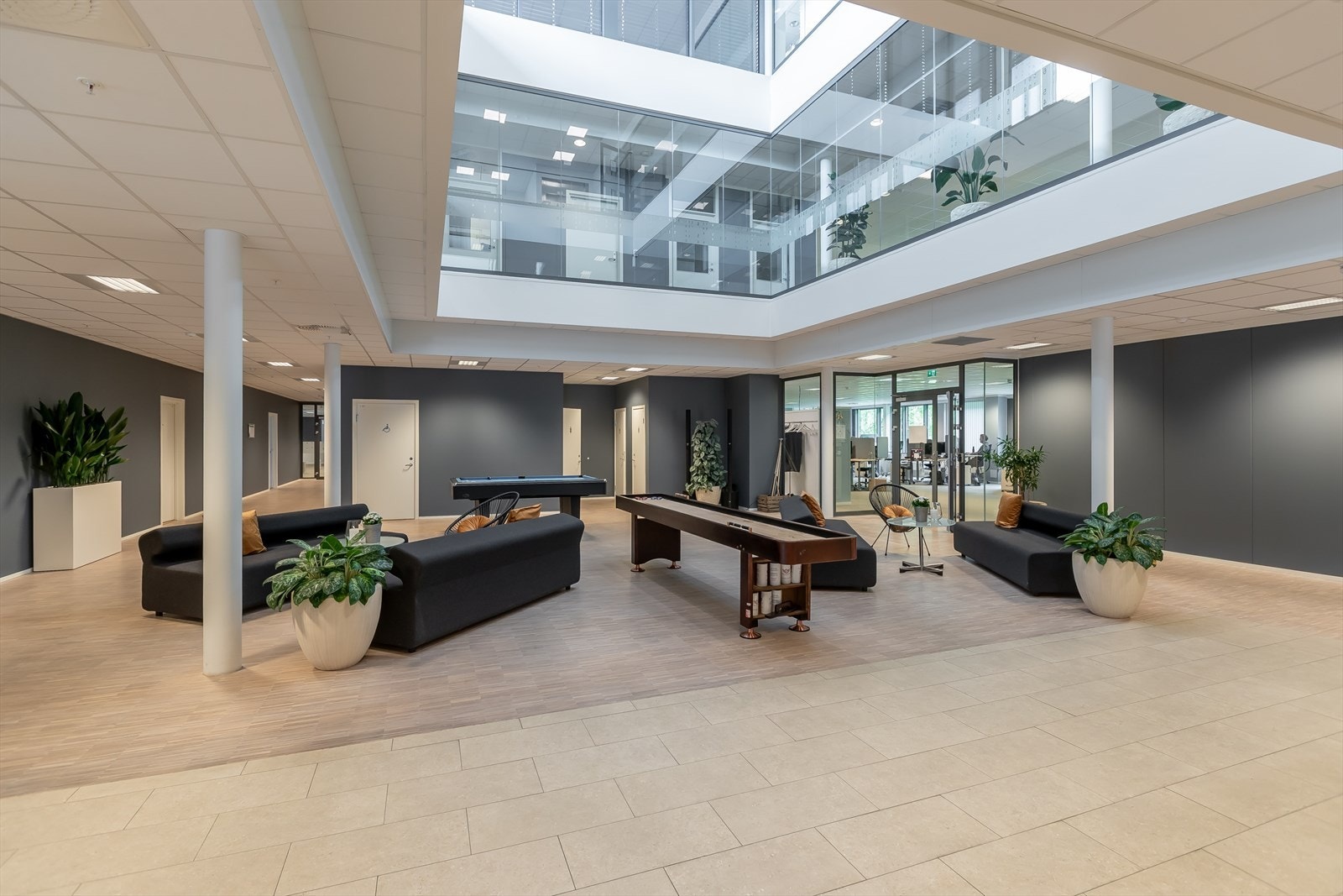 Innbydende resepsjonsområde med felles lobby. Galleribilde