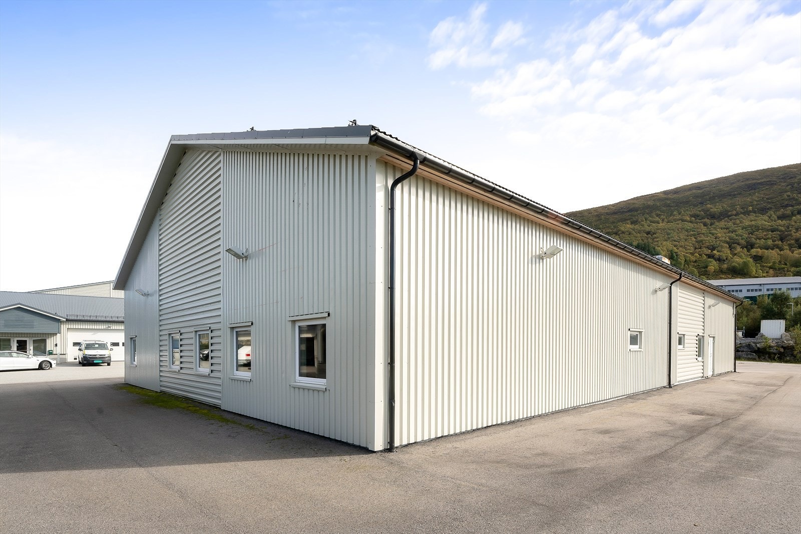 038_Vest og nordsida av bygget.jpg Galleribilde