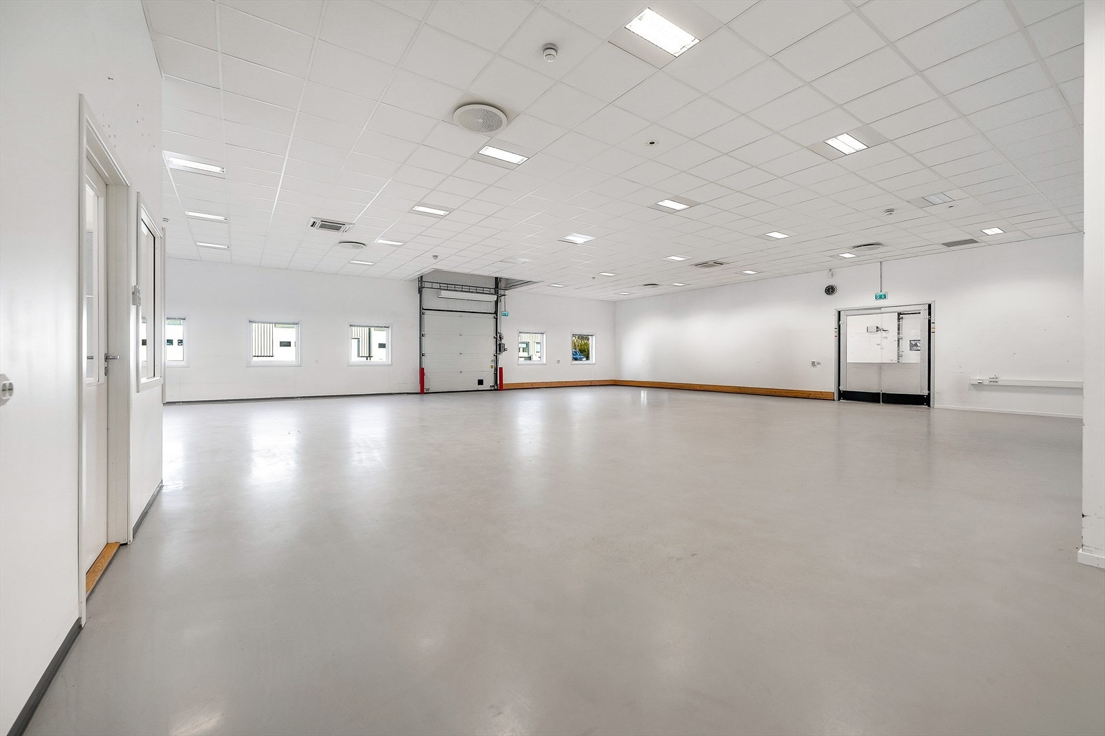 011_Stor produksjonshall med kjøreport.jpg Galleribilde