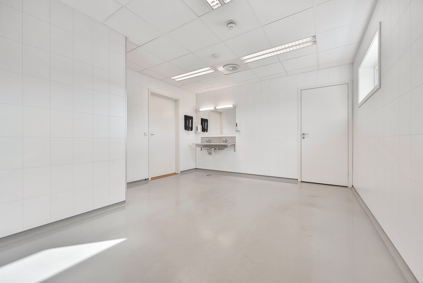 023_Her har du ei garderobe for herre og ei for damer.jpg Galleribilde