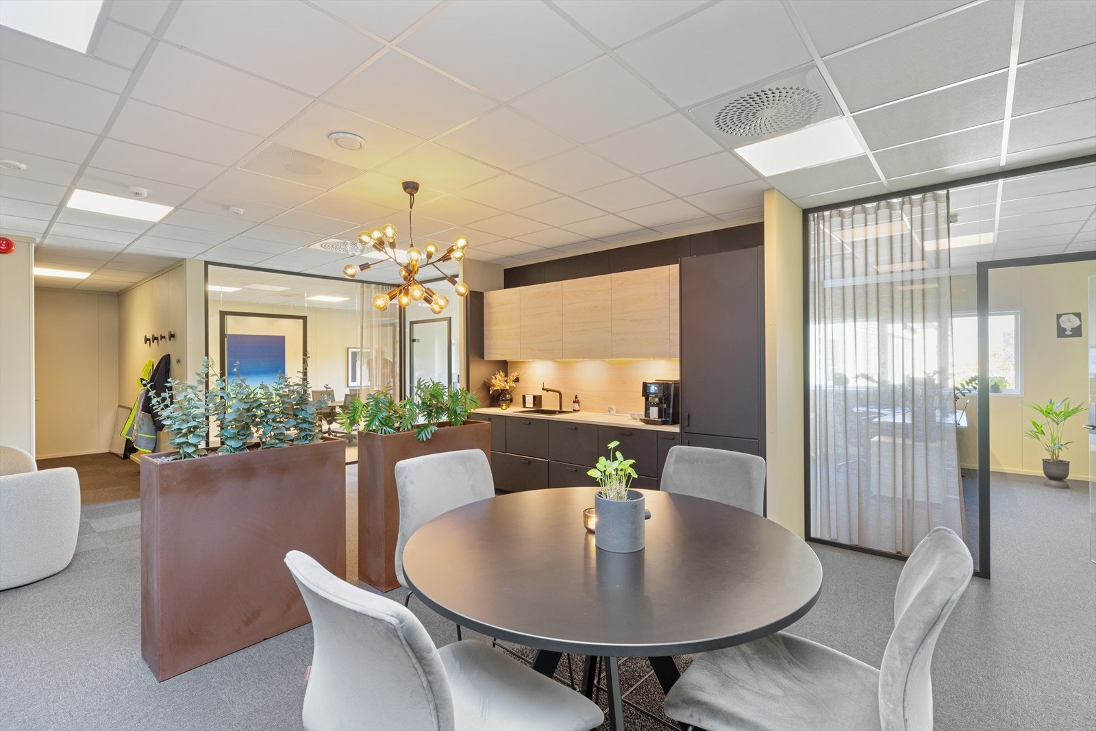 Utsnitt fra eiendommen - Eksempel på materialvalg og fargevalg Galleribilde