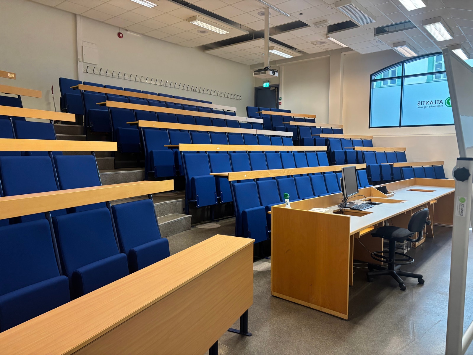 Auditorium i 1. etg. med 102 plasser Galleribilde