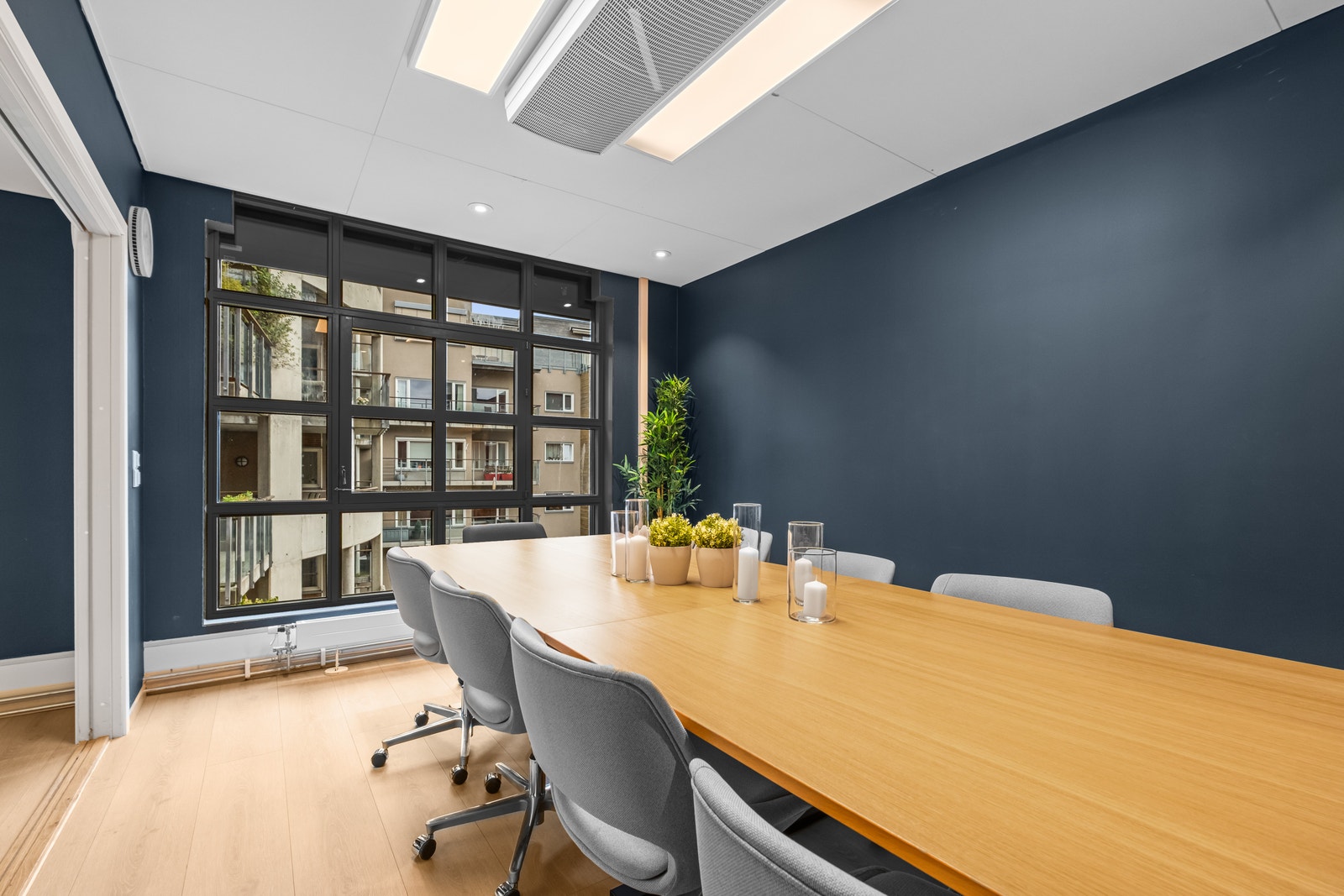 Tredje etasje: Fleksible møteromsløsninger – fra mindre teamrom til større møterom. Galleribilde