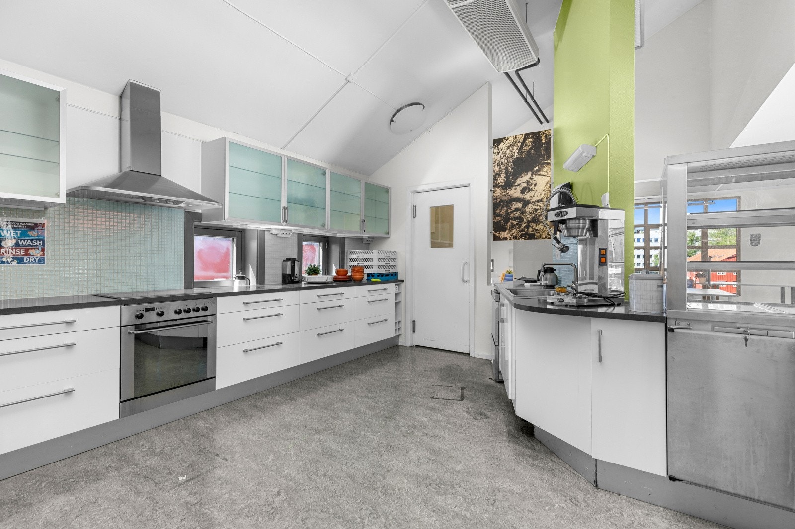 Fjerde etasje: Katinekjøkken med tilhørende fasiliteter Galleribilde