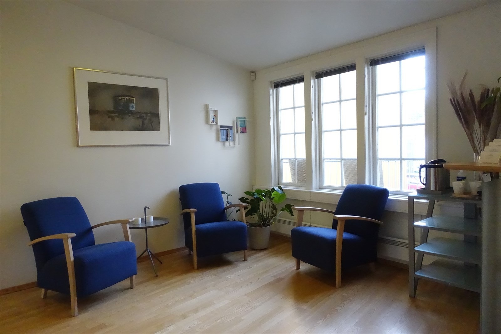 Lys sosial sone, ventesone med kaffe.jpg Galleribilde