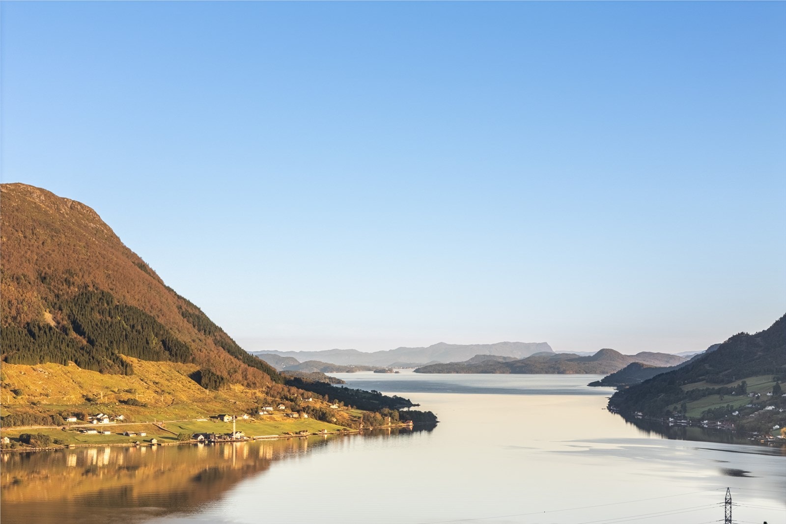 Gode logistikkforhold både til sjø og europavei. Galleribilde