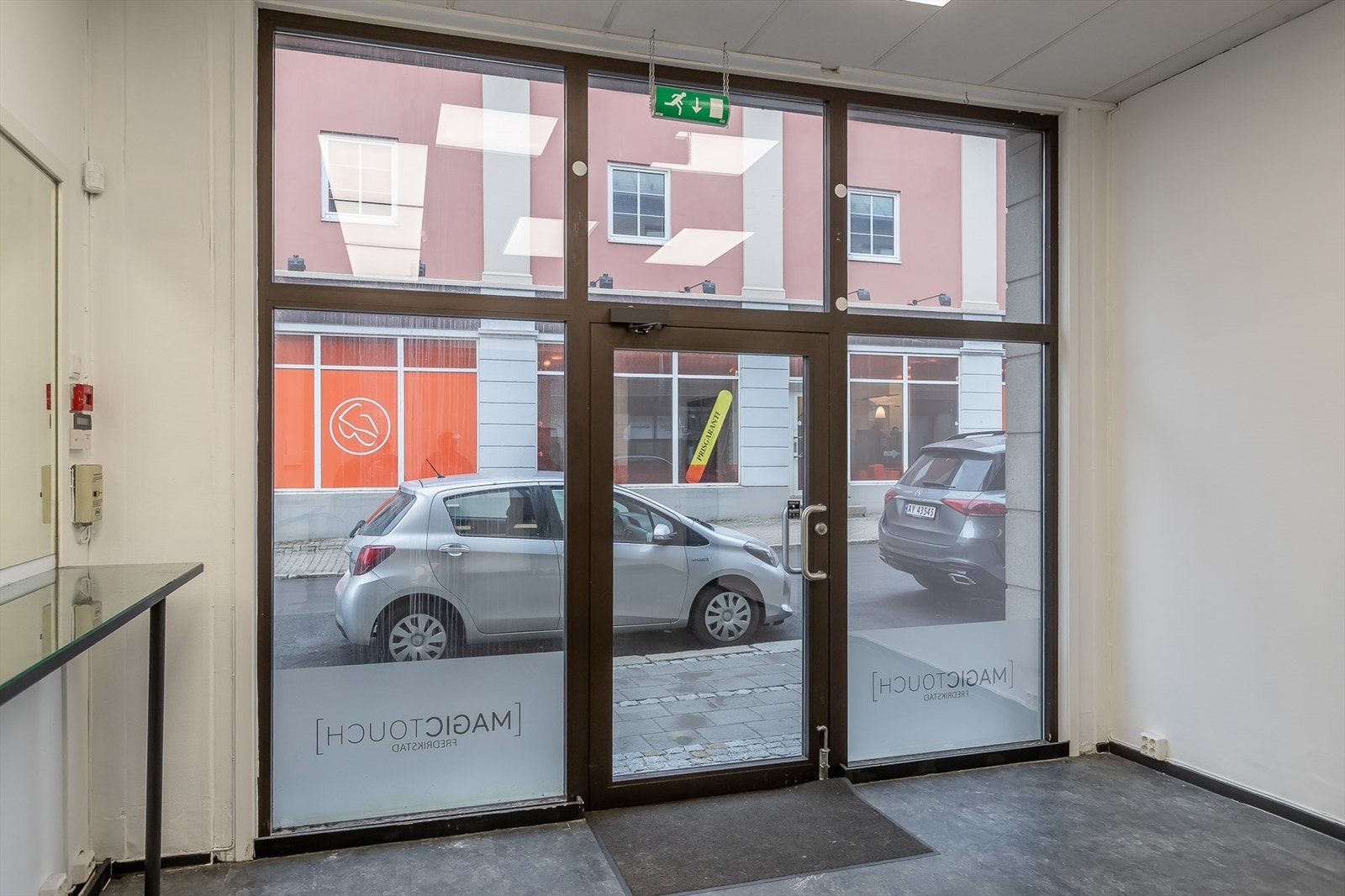 Frisørlokale på gateplan mot St. Hans gt. Galleribilde