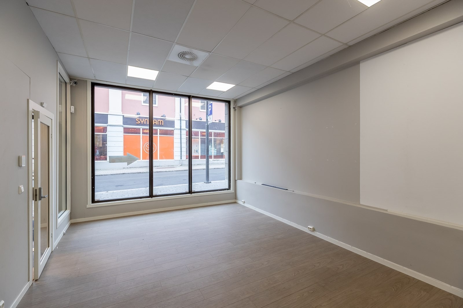 Butikklokale på gateplan mot St. Hans gt. Galleribilde