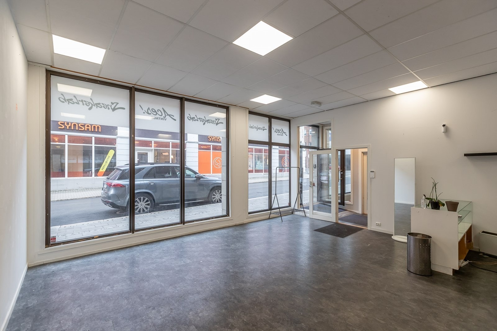 Butikklokale på gateplan mot St. Hans gt. Galleribilde