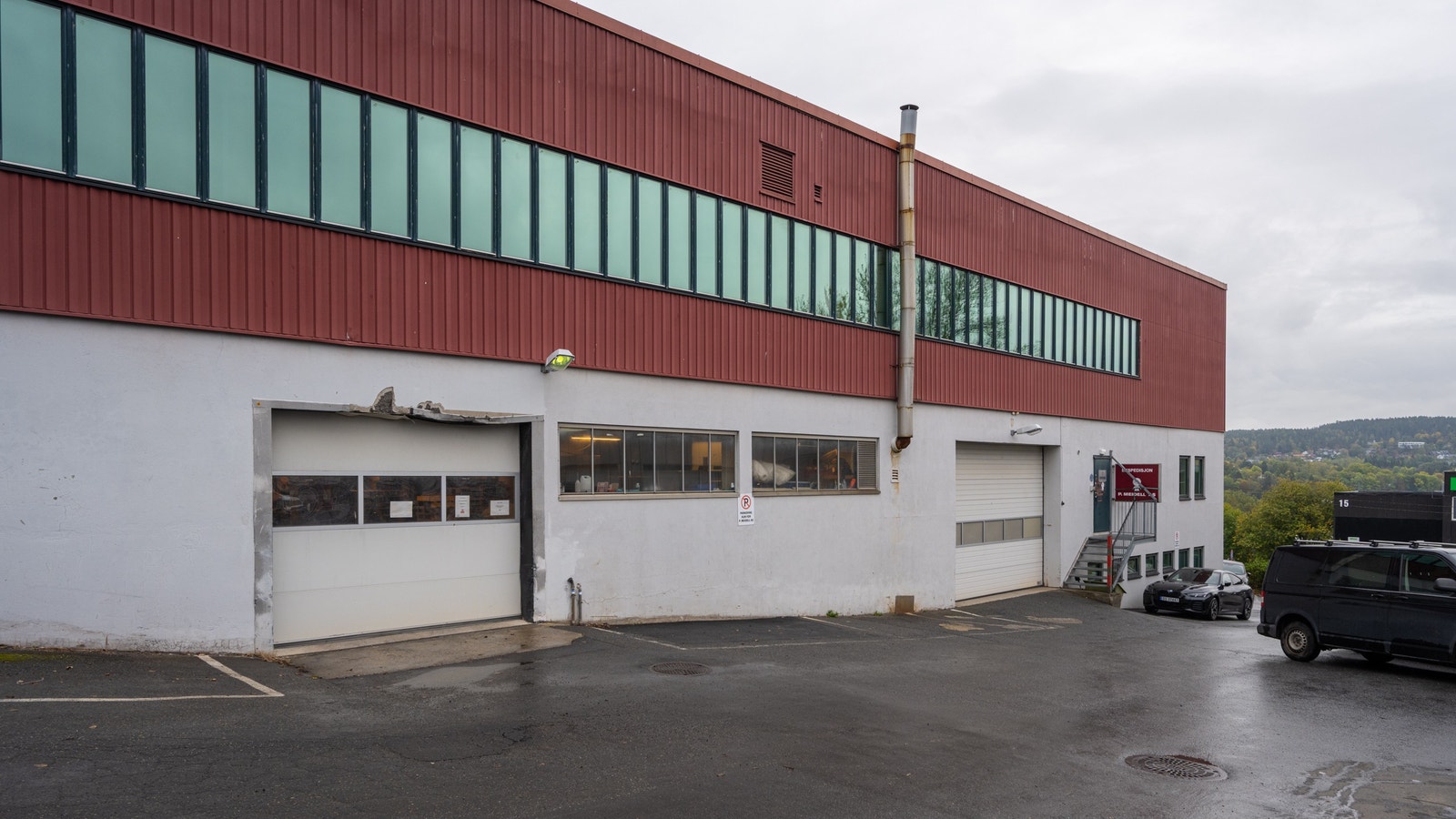 2 kjøreporter til lokalet Galleribilde