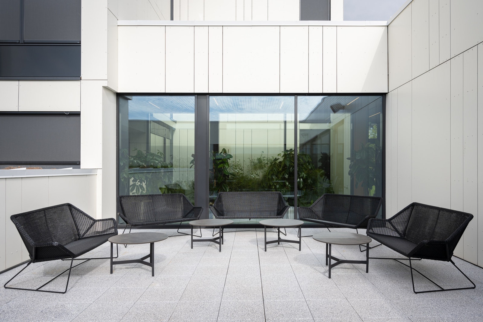 Mulighet for å nyte lunsjen utendørs. Galleribilde