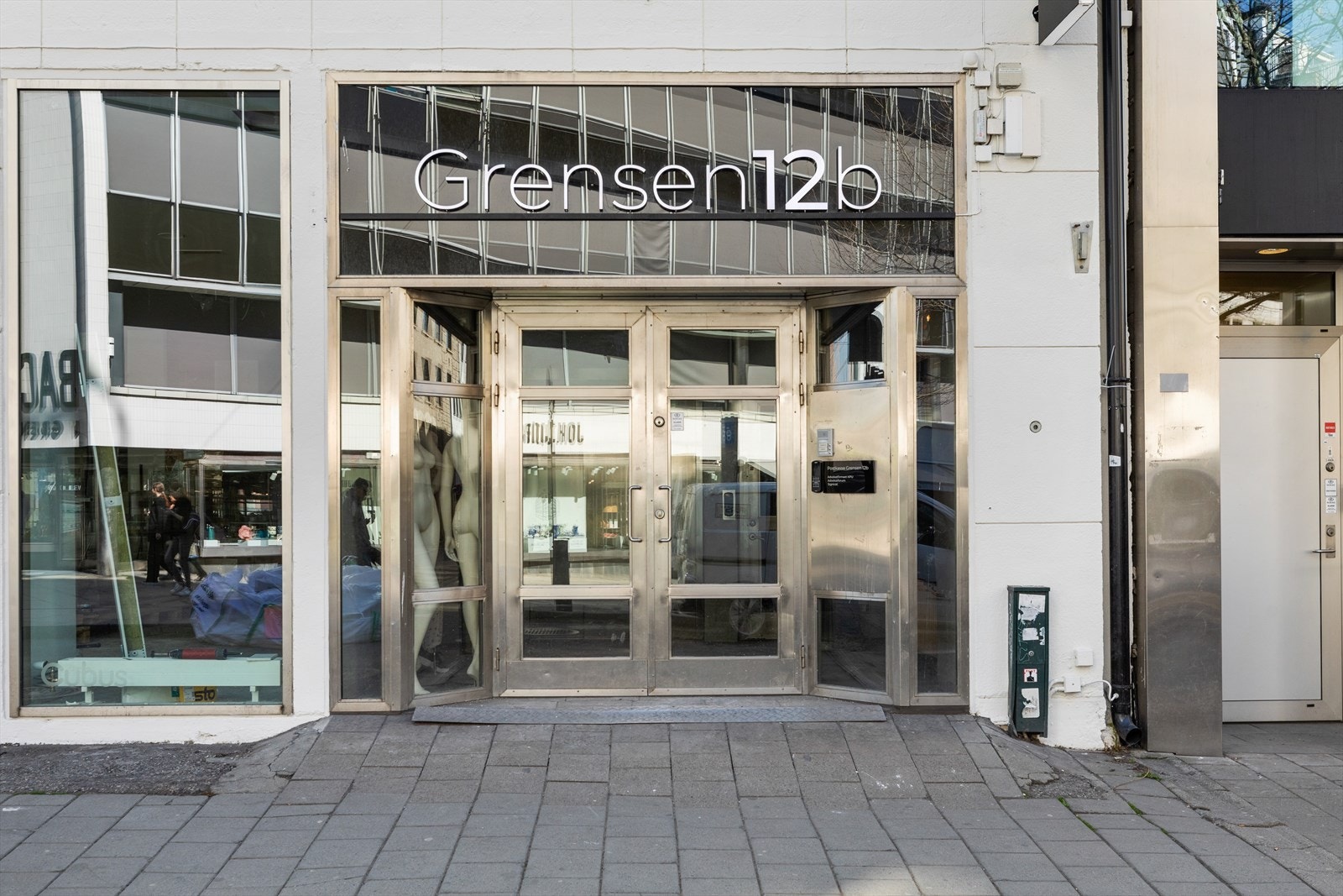 Inngangsparti - Inngang fra Akersgata. Galleribilde