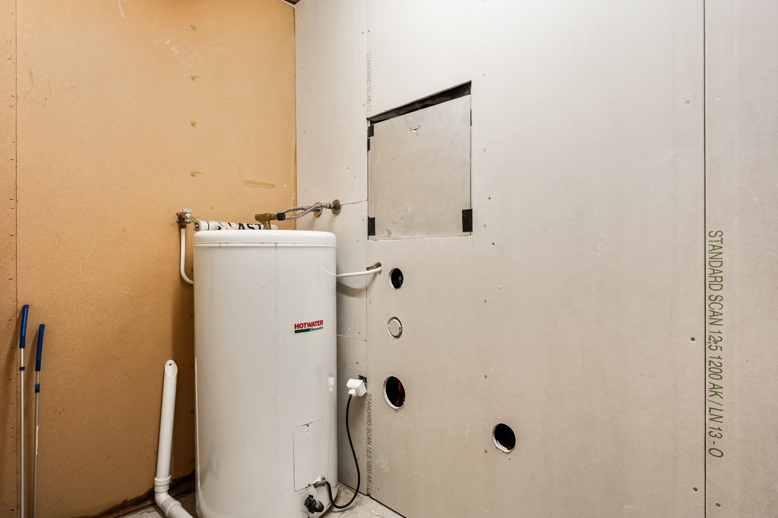 Boden er nylig platet på nytt med gips Galleribilde