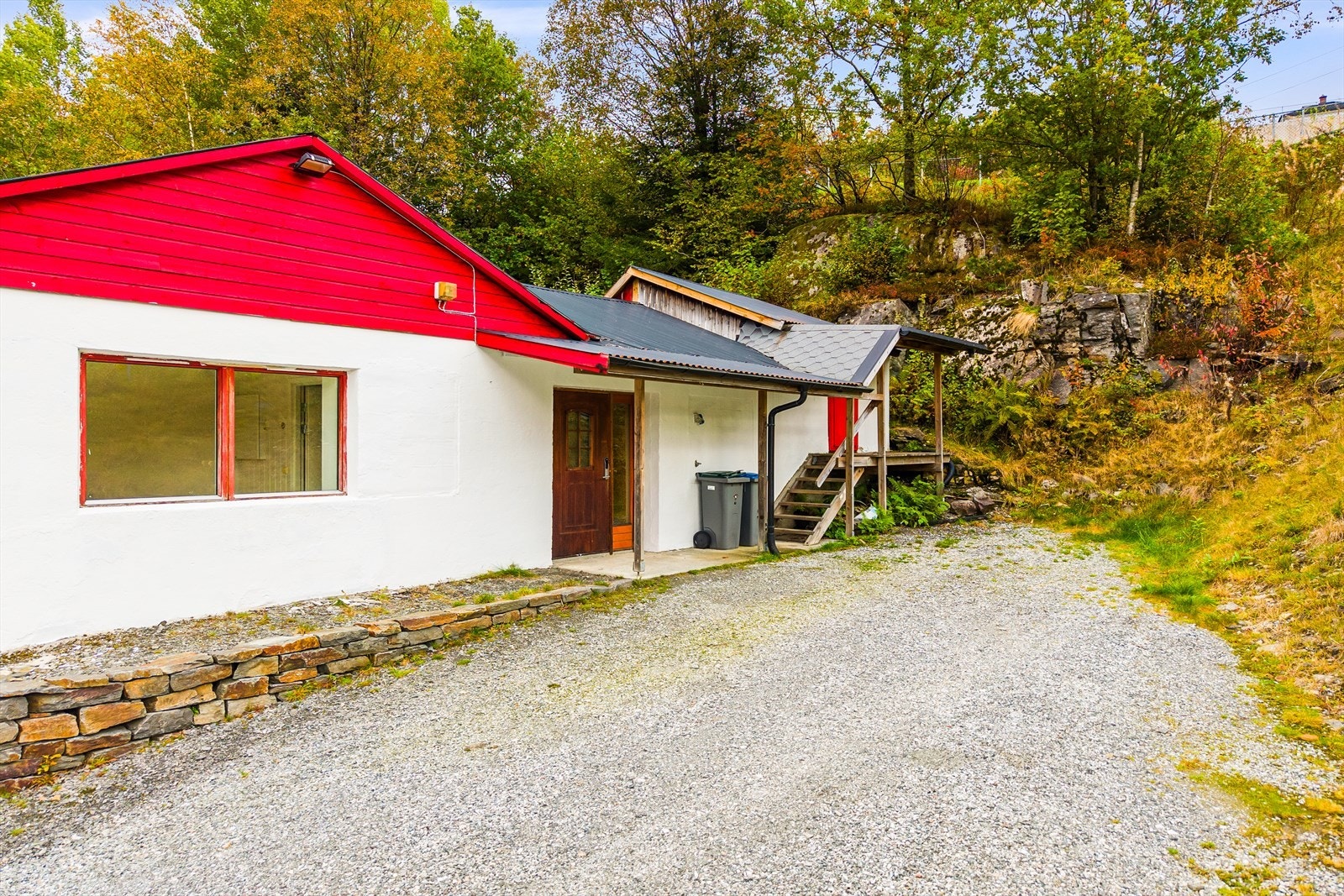 Utvendig bod i bakkant med ekstern tilkomst Galleribilde