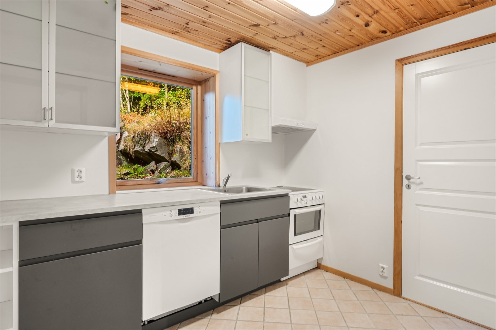 Opplegg for oppvaskmaskin, som medfølger sammen med komfyr Galleribilde