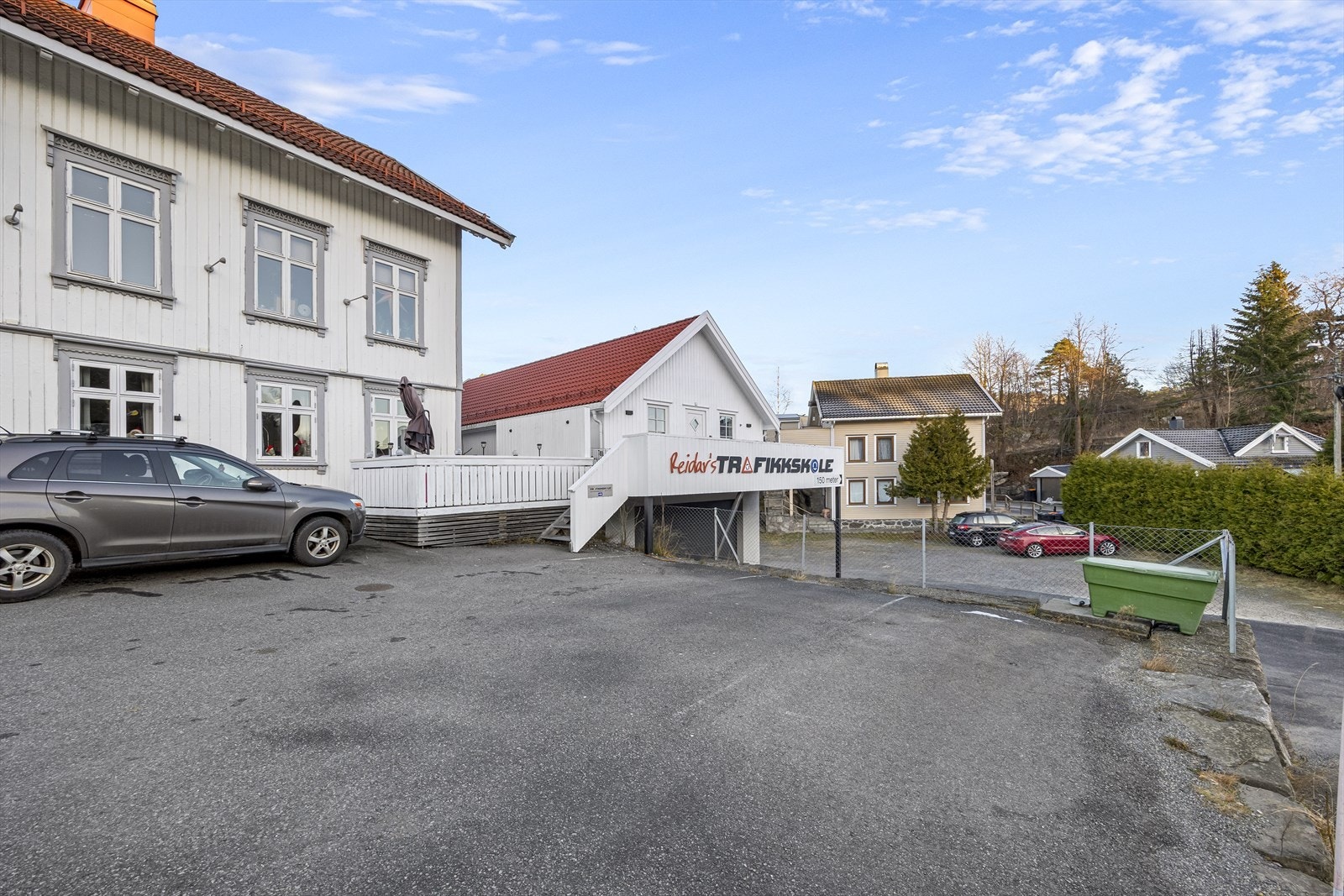 Parkering ved inngangsparti Galleribilde