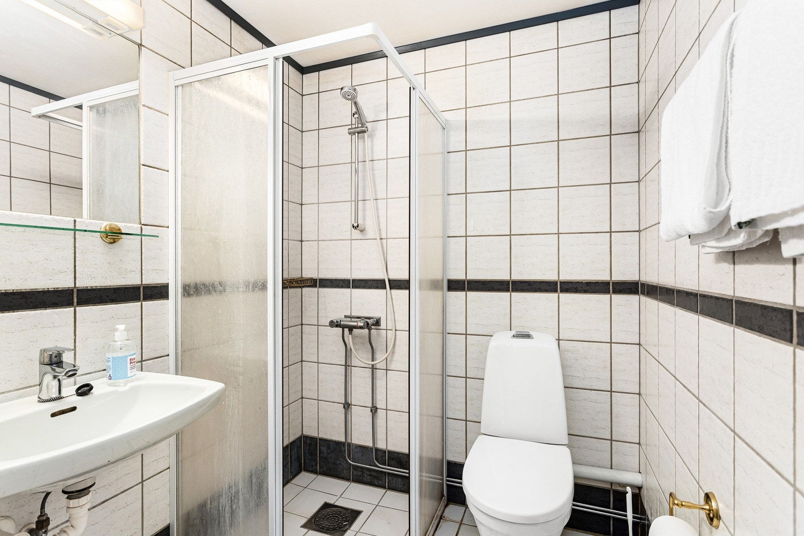 Alle leiligheter leies ut fullt møblert og har eget minikjøkken og flislagt bad. Galleribilde